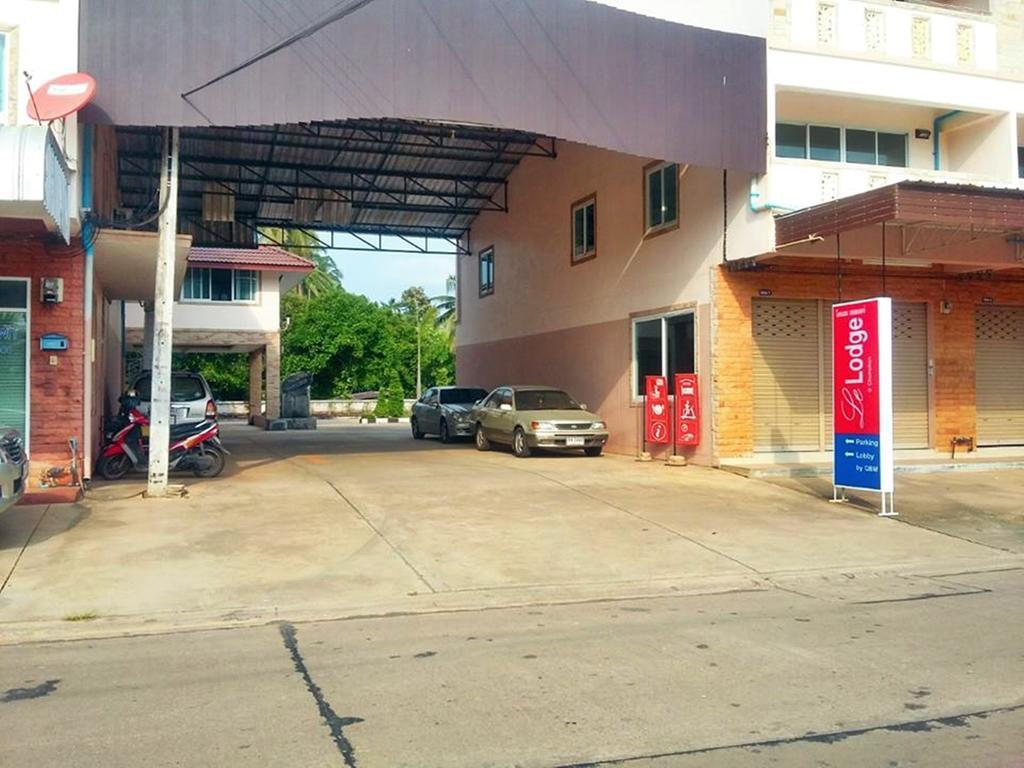 춤폰 트래블로지 호텔 외부 사진